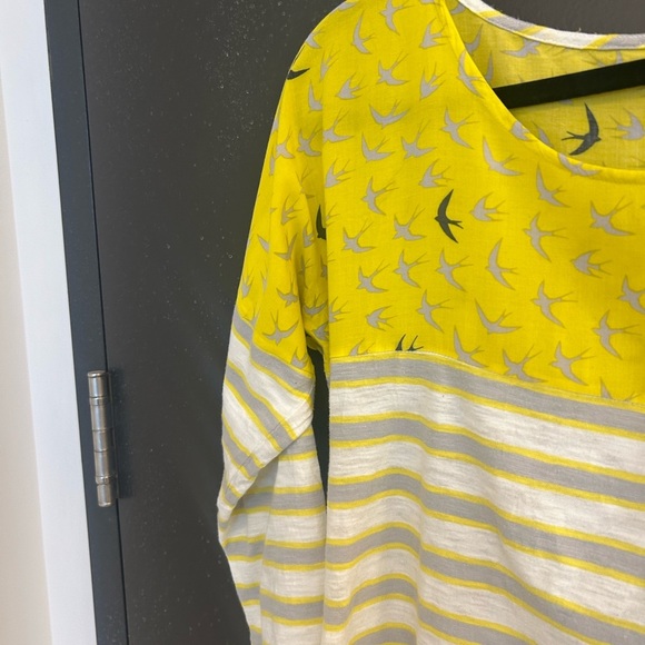 Postmark (Anthropologie) M bird pattern bright blouse barely used (under 5) - Picture 9 of 14